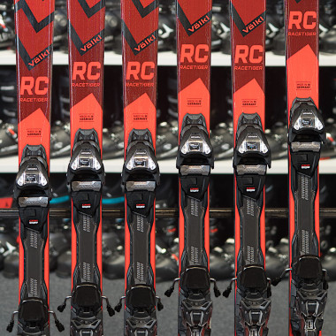 Narty Volkl Racetiger RC 2025